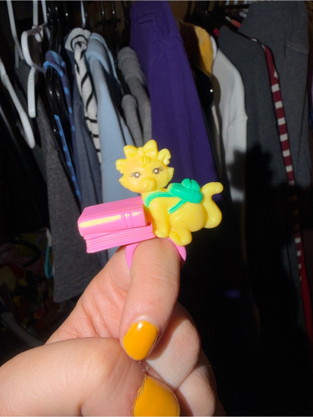 Yellow cat with pink books kids ring